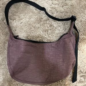 baggu medium crescent bag peppercorn